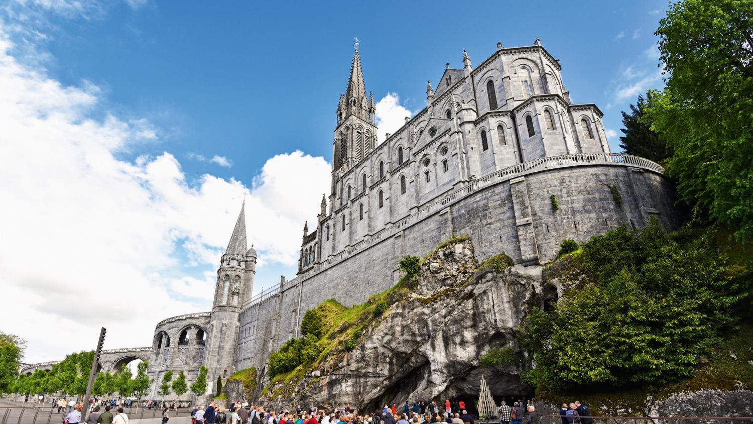 lourdes_basilika_by_bp-archiv_fg_wolfgang_radtke_pfarrbriefservice