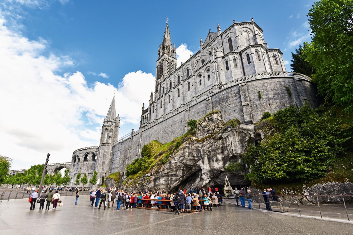 lourdes_basilika_by_bp-archiv_fg_wolfgang_radtke_pfarrbriefservice