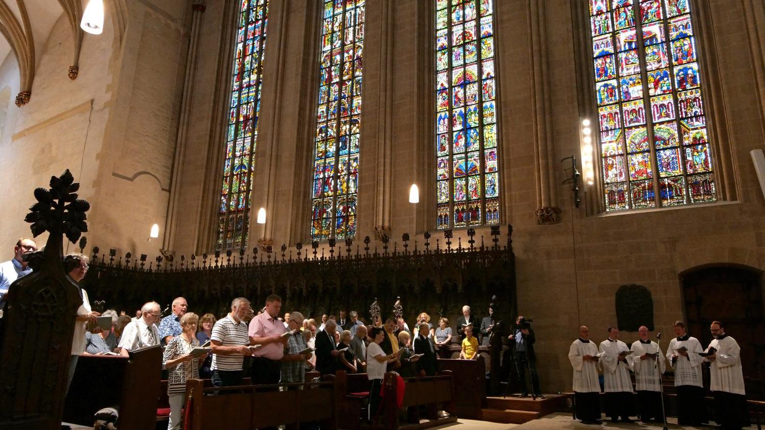 Bild eines Chores während der Messe