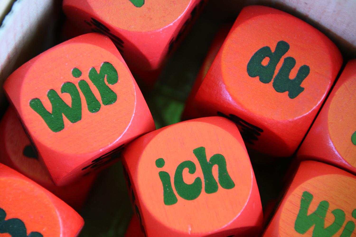 würfel mit der Aufschrift: wir, du, ich