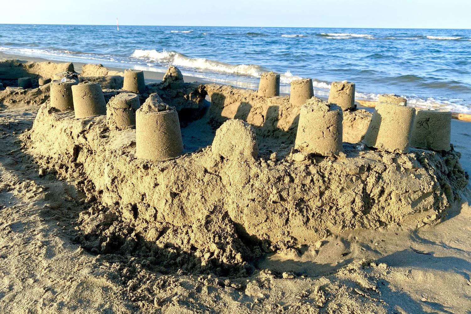 Sandburg am Meer
